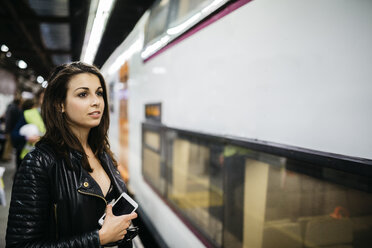 Young woman on train station - JRFF000628