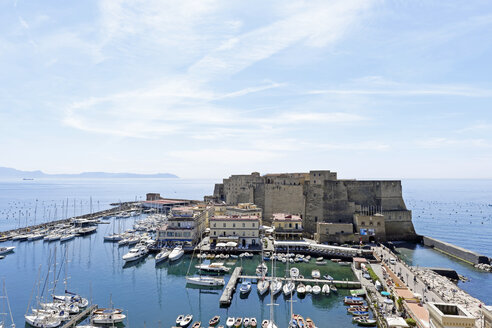 Italien, Neapel, Yachthafen und Castel dell'Ovo - HLF000959