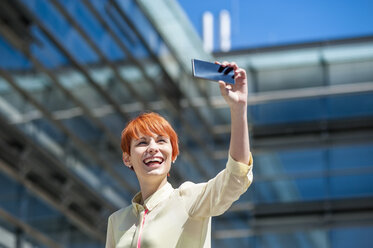 Happy young woman taking a selfie - DIGF000463