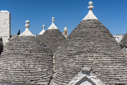 Italien, Apulien, Alberobello, Trulli, kegelförmige Dächer - CSTF001058