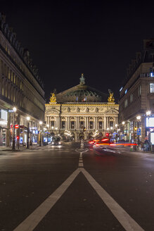 Frankreich, Paris, Blick auf den Palais Garnier bei Nacht - JUNF000524