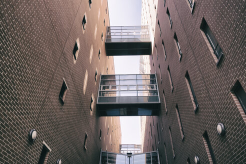 Deutschland, Berlin, Fassade der Park Kolonnaden mit Skywalks am Potsdamer Platz - CMF000425