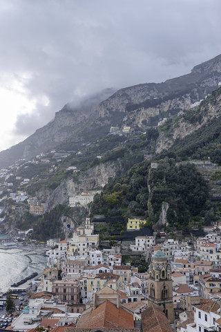 Italien, Amalfi, Blick auf die Stadt, lizenzfreies Stockfoto