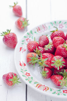 Plate with strawberries - CZF000251