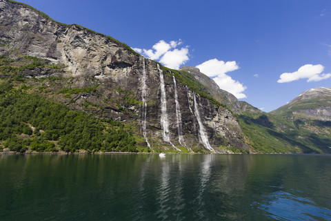 Norwegen, Geirangerfjord, Sieben Schwestern, Wasserfall, lizenzfreies Stockfoto