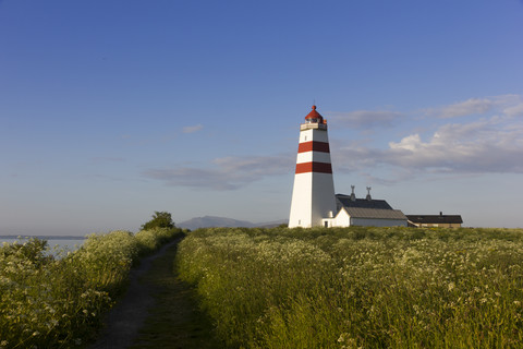 Norwegen, Alnes Fyr, Leuchtturm, lizenzfreies Stockfoto