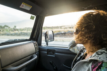 Woman in car - SIPF000467