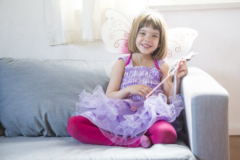 Portrait of happy little girl dressed up as fairy queen - LVF004874