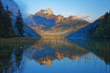 Austria, Styria, Eisenerz, Hochschwab, Pfaffenstein mountain, Leopoldsteiner lake in the morning - GFF000582