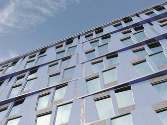 Teil der Fassade eines modernen Hochhauses, 3D-Rendering - UWF000885