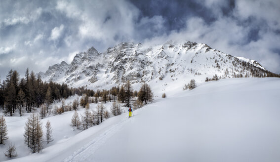 Frankreich, Hautes Alpes, Naturpark Queyras, Ceillac, Pic de Chateau Renard, Skibergsteigen - ALRF000451