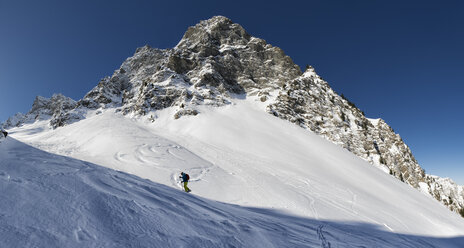 France, Hautes Alpes, Queyras Nature Park, Saint Veran, Tete de longet, ski mountaineering - ALRF000454
