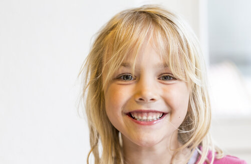 Portrait of happy little girl - JFEF000781