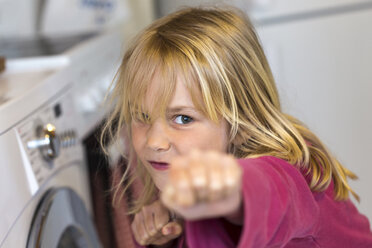 Little girl training self defence - JFEF000783