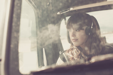 Young woman travelling in car listening music - SIPF000470