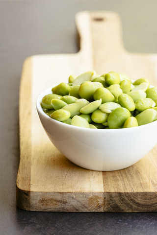 Edamame-Bohnen in einer kleinen Schüssel, lizenzfreies Stockfoto