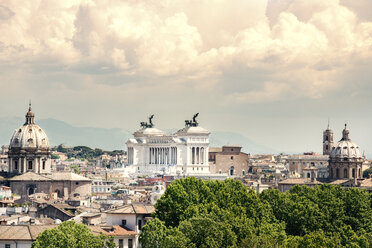 Italien, Latium, Rom, Stadtbild, Blick auf das Monument von Vittorio Emanuele II - CSTF001069