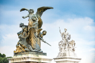 Italien, Latium, Rom, Statuen in Vittoriano, Monumento Nazionale a Vittorio Emanuele II - CSTF001075