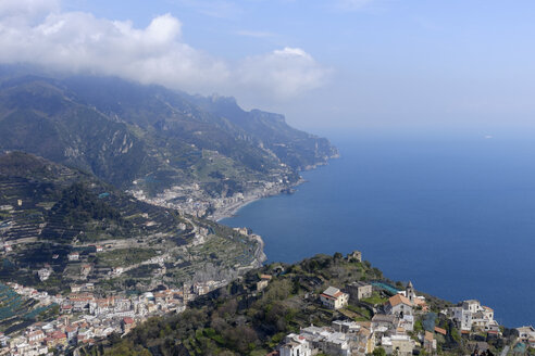 Italien, Kampanien, Ravello, Bucht von Amalfi - HLF000970