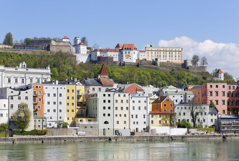 Deutschland, Bayern, Niederbayern, Passau, Altstadt, Veste Oberhaus und Inn - SIEF007015