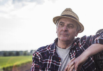 Portrait of a farmer wearing straw hat - UUF007347