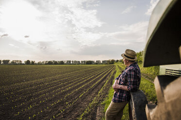 Farmer standing at a field - UUF007365