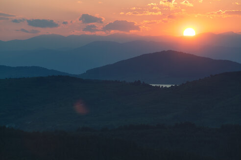 Bulgarien, Rhodopengebirge bei Sonnenuntergang - BZF000287