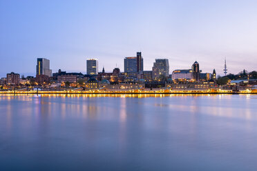 Germany, Hamburg, Skyline, view of the northern bank of the Elbe in the morning - RJF000581