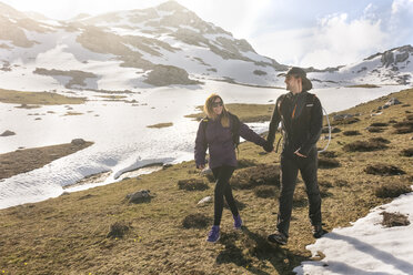 Spain, Asturias, Somiedo, couple hiking in mountains - MGOF001879