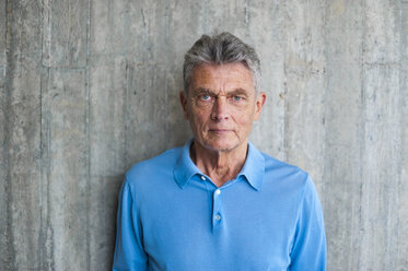 Portrait of senior man at concrete wall - DIGF000556