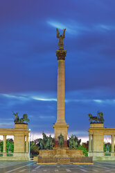 Hungary, Budapest, Heroes' Square, Millennium Monument in the evening - GFF000618