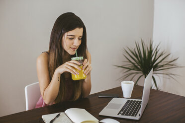 Young woman working at home - EBSF001410