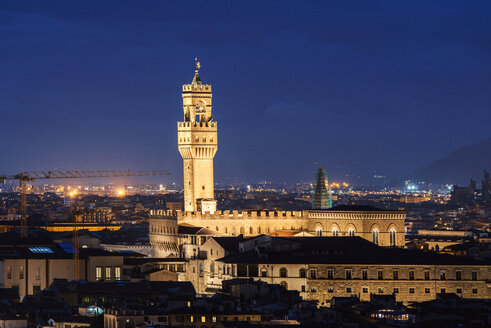 Italien, Toskana, Florenz, Altstadt, Palazzo Vecchio bei Nacht - CSTF001093