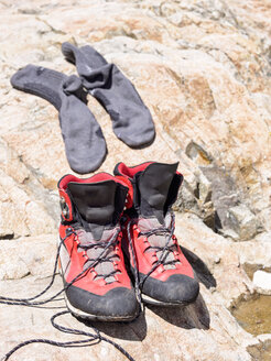 Hiking boots and socks - LAF001651