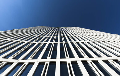 Germany, Hesse, Frankfurt, office building, blue sky - FCF000958