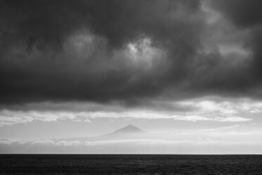 Spanien, Teneriffa, Blick auf den Vulkan Teide - SIPF000505
