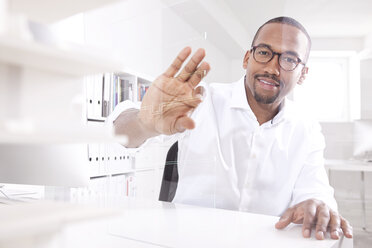 Man using transparent touchscreen display - MFRF000683