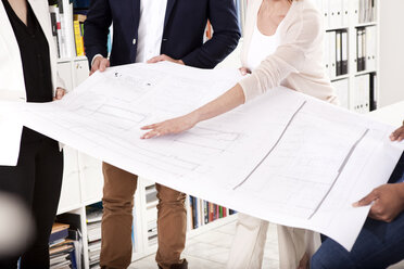 Four colleagues discussing construction plan in an office, partial view - MFRF000707