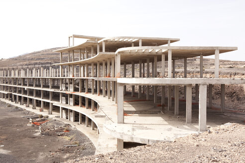 Spain, Fuerteventura, building shell of a hotel - MFRF000719