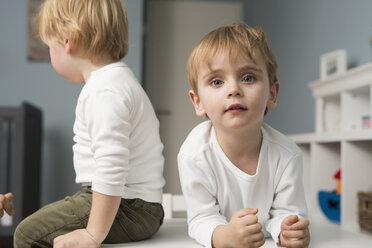 Two little boys playing at home - LFOF000241