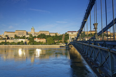 Ungarn, Budapest, Kettenbrücke, Donau und Magyar Nemzeti Galeria, Budaer Burg - GFF000625