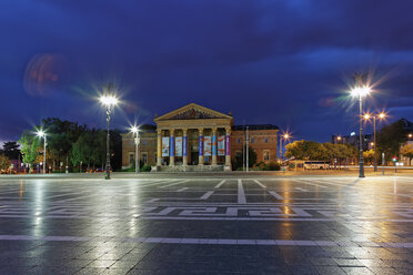 Hungary, Budapest, Hall of Art at Heroes Square at night - GFF000628
