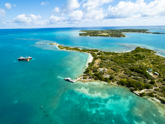 Westindische Inseln, Antigua und Barbuda, Antigua, Maiden Island, im Hintergrund Long Island - AMF004930