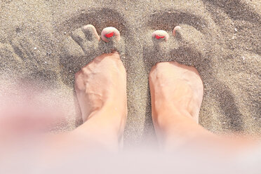 Feet in sand - SIPF000518