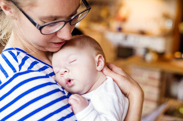 Mother holding little baby - HAPF000464