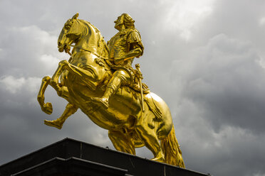 Deutschland, Dresden, Blick auf das Reiterstandbild 'Goldener Reiter - WGF000865