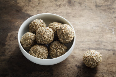 Bowl of small vegan balls made of quinoa flakes, sesame, sunflower and hemp seed - EVGF002957