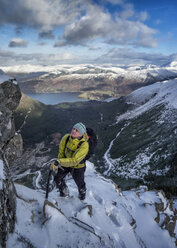 Schottland, Glencoe, Beinn a'Bheithir, Bergsteigen im Winter - ALRF000470