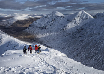 Schottland, Glencoe, Buachaille Etive Beag, Stob Dubh, Bergsteigen im Winter - ALRF000476