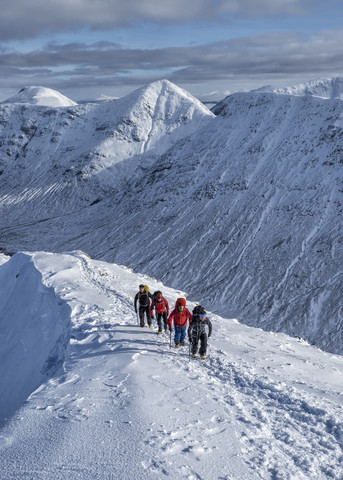 Schottland, Glencoe, Buachaille Etive Beag, Stob Dubh, Bergsteigen im Winter, lizenzfreies Stockfoto